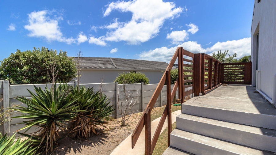 4 Bedroom Property for Sale in De Kelders Western Cape